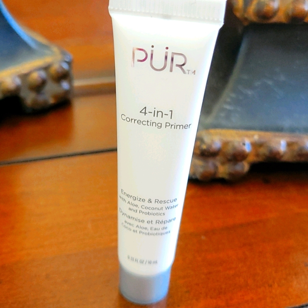 🥰 PUR CORRECTING PRIMER